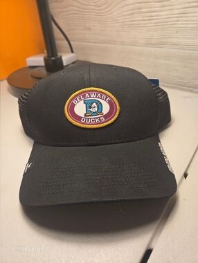 Nwt Delaware Ducks S24 Bauer Team Mesh Snapback Ballcap Black